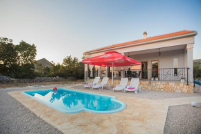 Holiday home with pool Kristal